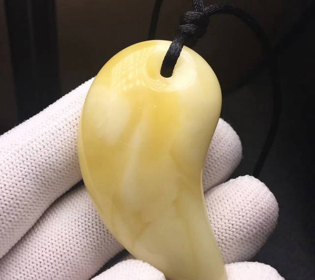 白花蜜蠟盤玩多久變色？不變色的蜜蠟是假貨嗎？