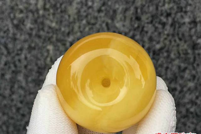 我的烏克蘭白花蜜蠟沒有香味，是買到假貨了嗎？