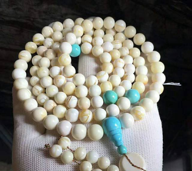 烏克蘭和俄料白花蜜蠟哪個更好？總算知道答案了！