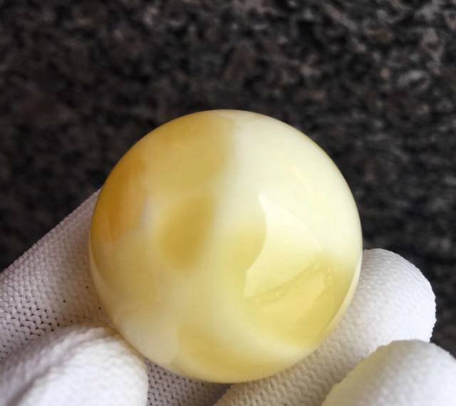 烏克蘭和俄料白花蜜蠟哪個更好？總算知道答案了！