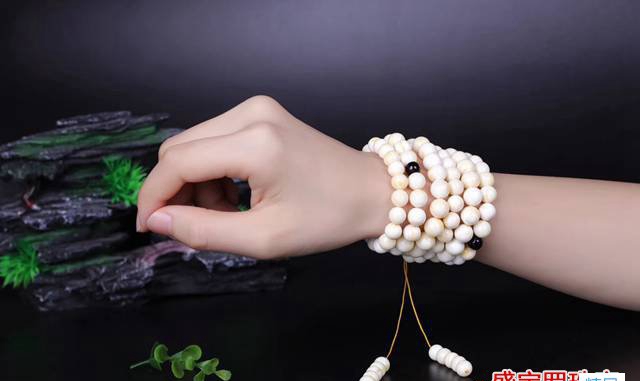 白花蜜蠟和白蜜蠟有啥區別，為什么很多人買完就后悔？