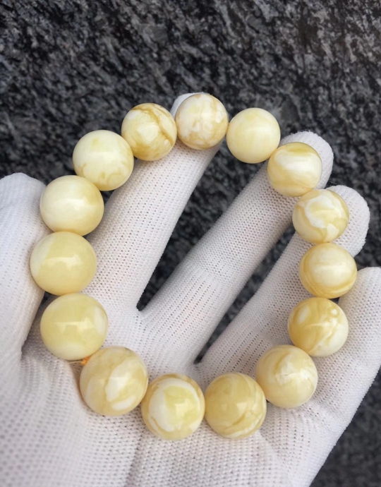 蜜蠟中帶白花好嗎？什么價?