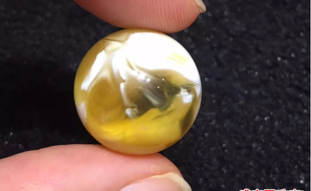 金絞白花蜜蠟什么價，25萬天價成交記錄還能保持多久？
