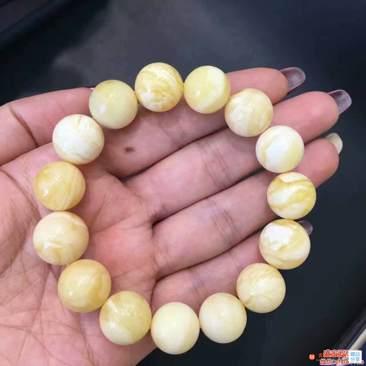 白花滿蜜蠟一克多少錢？