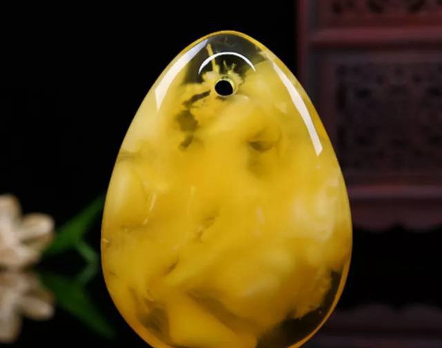 金絞蜜蠟戴久了什么變化，只怕是你無法想象的！