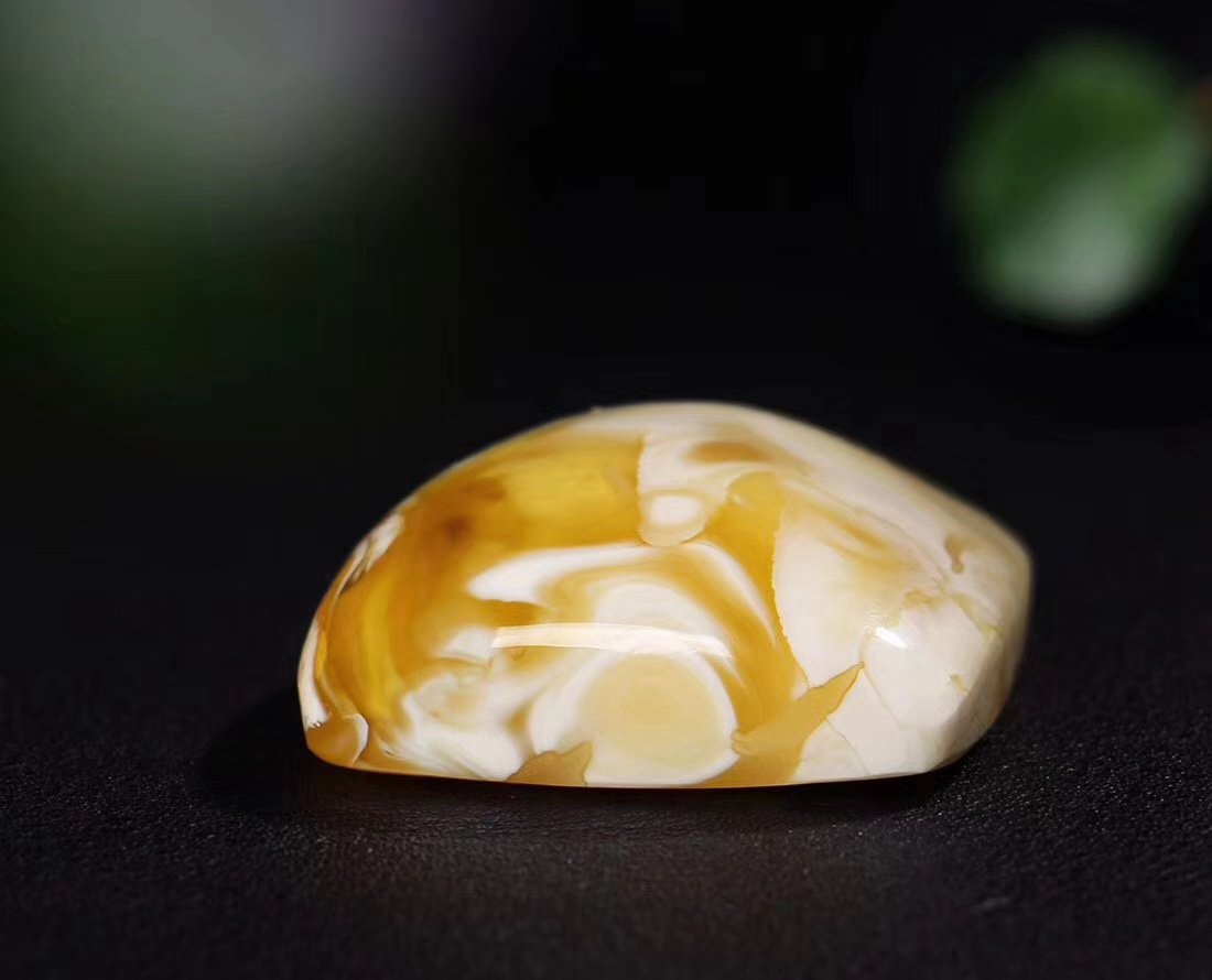 白花蜜蠟1.2珠子多少錢一克，你了解蜜蠟的估價原則嗎？