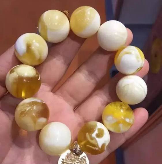 金絞白蜜蠟好嗎，不好你能送給我嗎？