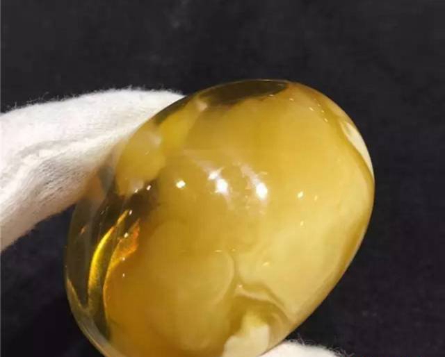 金絞瓷白蜜蠟，特立獨行的王者！