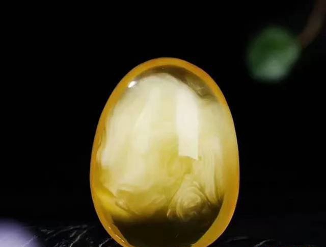 金絞瓷白蜜蠟，特立獨行的王者！