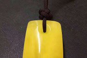 蜜蠟多少錢一克雞油黃，越黃價格越高嗎？