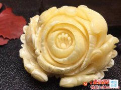 蜜蠟輕嗎，拿手中便知真假！