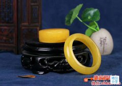 怎么鑒別蜜蠟手鐲真假，最好的鑒別方法都在這里！