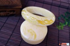 蜜蠟手鐲真品價格，注意區分！
