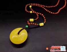 蜜蠟平安扣怎么帶好看，怎么帶都好看！