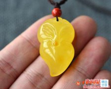 銀鑲蜜蠟狐貍吊墜圖片及價格，如何挑選銀鑲吊墜？
