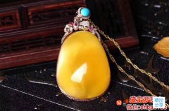 18k金蜜蠟吊墜價格如何，蜜蠟為什么大多用k金來鑲嵌？