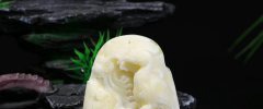 白蜜蠟吊墜的價格和雞油黃相比,哪個高?