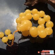 蜜蠟項鏈與金項鏈哪個好，答案不是很明顯！