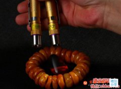 琥珀用紫外線照一定有熒光嗎？