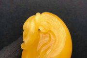真正的雞油黃蜜蠟是這樣的,你手上的那叫塑料!