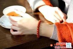南紅戴左手還是右手?佛教里的講究是這么做的