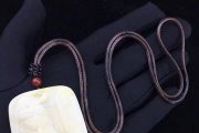白玉與蜜蠟的價格