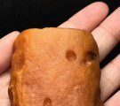 資深玩家揭秘：蜜蠟原石價格多少錢一克！
