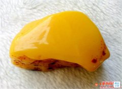 蜜蠟石吊墜多少錢一克，如何打磨蜜蠟吊墜？