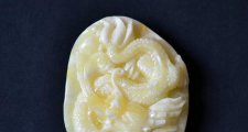 白蜜蠟為何是白色的呢？白蜜蠟價格為何這么高？你知多少？
