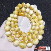 白花蜜蠟燈光下效果