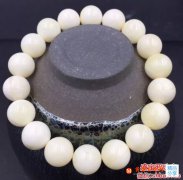 白蜜蠟和白花蜜蠟的區別，看一眼便知！