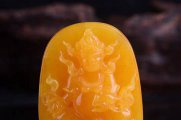 白花蜜蠟和雞油黃哪個貴？結果太出乎意料了！