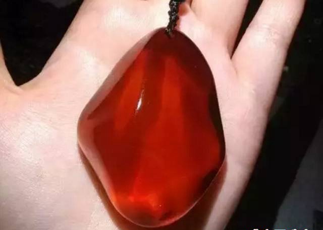 琥珀是什么顏色，這和它的形成環境分不開！