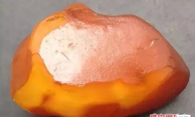 琥珀原石鑒定，別傻了，還以為琥珀原石不造假啊！
