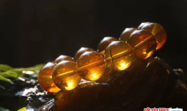 帶琥珀有什么好處，它的作用無時不在！