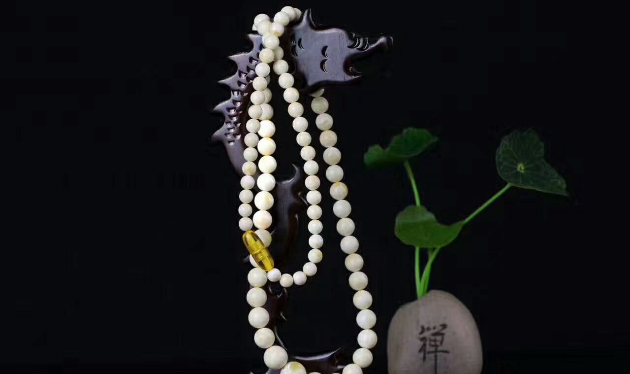 蜜蠟琥珀項鏈價格很重要，但是項鏈的真假更不能忽視！
