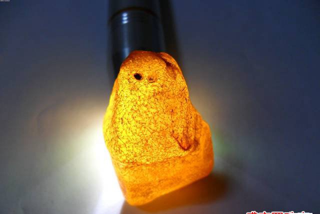 最普通的琥珀原石圖片及價格，原石多少錢一克？