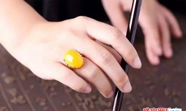 蜜蠟戒子體積雖小，但佩戴要求還蠻多！