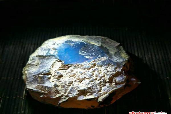 琥珀原石多少錢一克啊