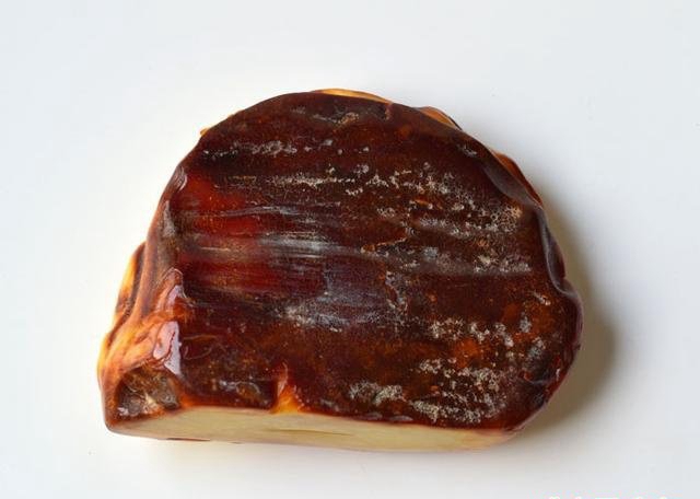 俄羅斯琥珀原石多少錢一克，你想知道的都在這里！