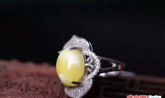 蜜蠟戒指價格及圖片，女人為什么喜歡蜜蠟戒指？