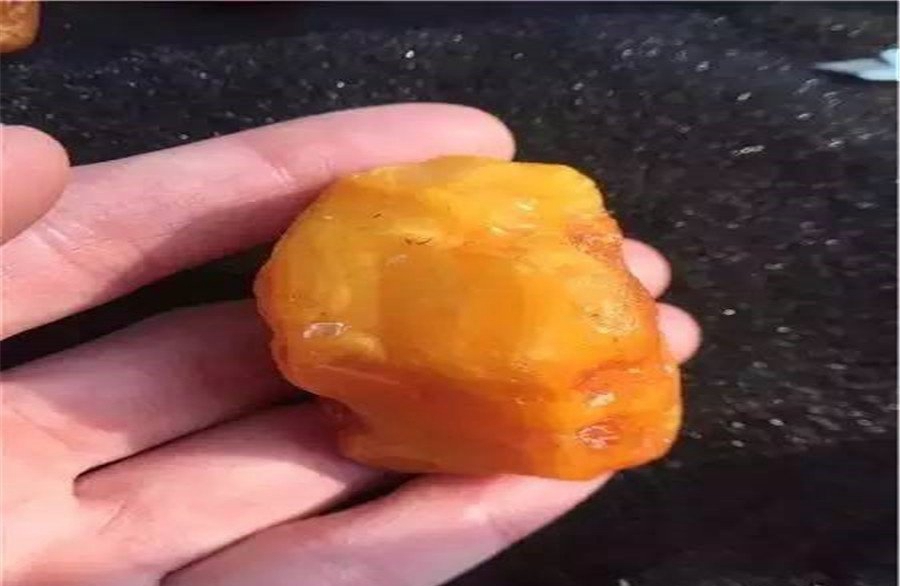 撫順琥珀原石價格 撫順琥珀的特點！