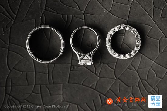 定格幸福瞬間！與眾不同的創意婚戒攝影-創意珠寶