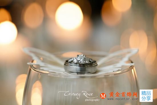 定格幸福瞬間！與眾不同的創意婚戒攝影-創意珠寶