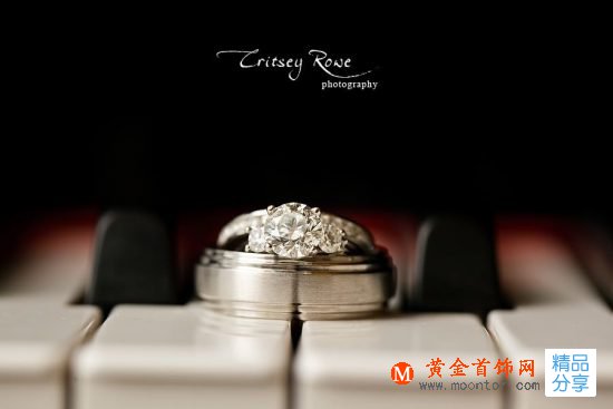 定格幸福瞬間！與眾不同的創意婚戒攝影-創意珠寶