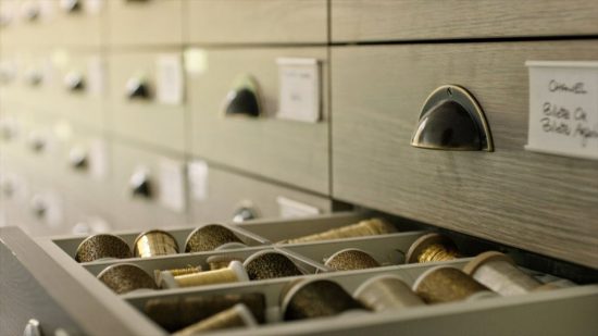 Chanel經典Mademoiselle Privé山茶花金絲腕表-珠寶首飾展示圖【行業經典】