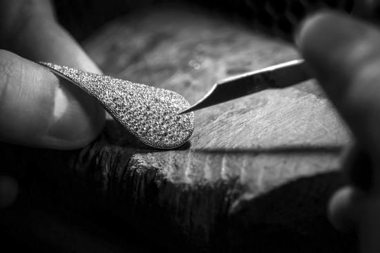 Savelli X Gemfields再度攜手推出紅寶石限量版手機-珠寶首飾展示圖【行業經典】