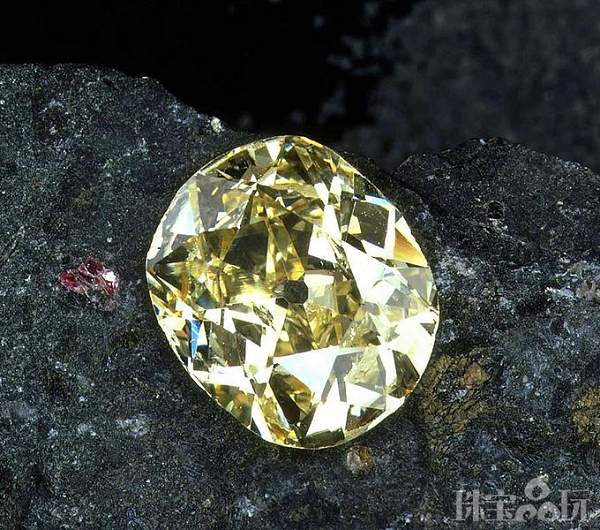 南非發現的第一顆鉆石：尤里卡鉆石(Eureka Diamond)-珠寶首飾展示圖【行業經典】