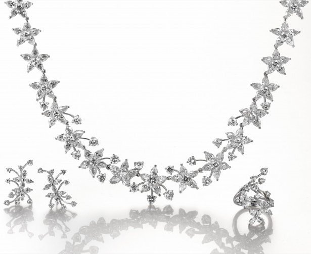 Larry Jewelry婚嫁珠寶 見證愛情盟誓-珠寶首飾展示圖【行業經典】
