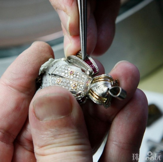Van Cleef &#038; Arpels：珠寶鑲嵌大師-品牌感人故事